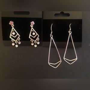 2 pairs of Earrings